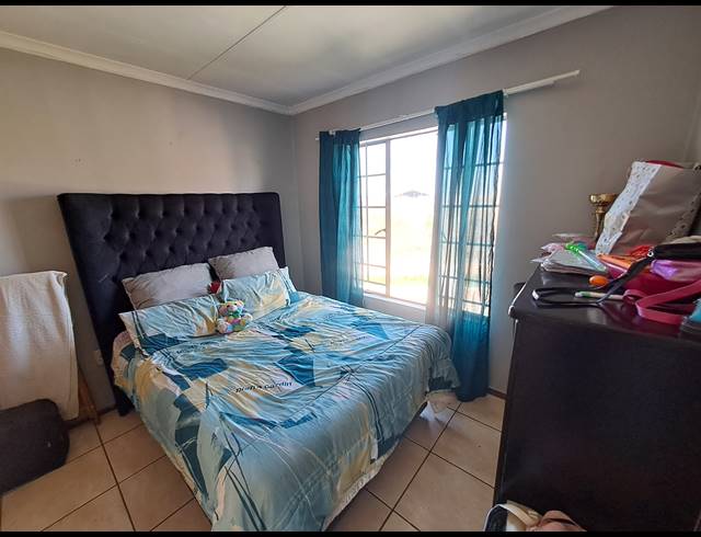 2 BEDROOM TOWNHOUSE FOR SALE IN CASTLEVIEW